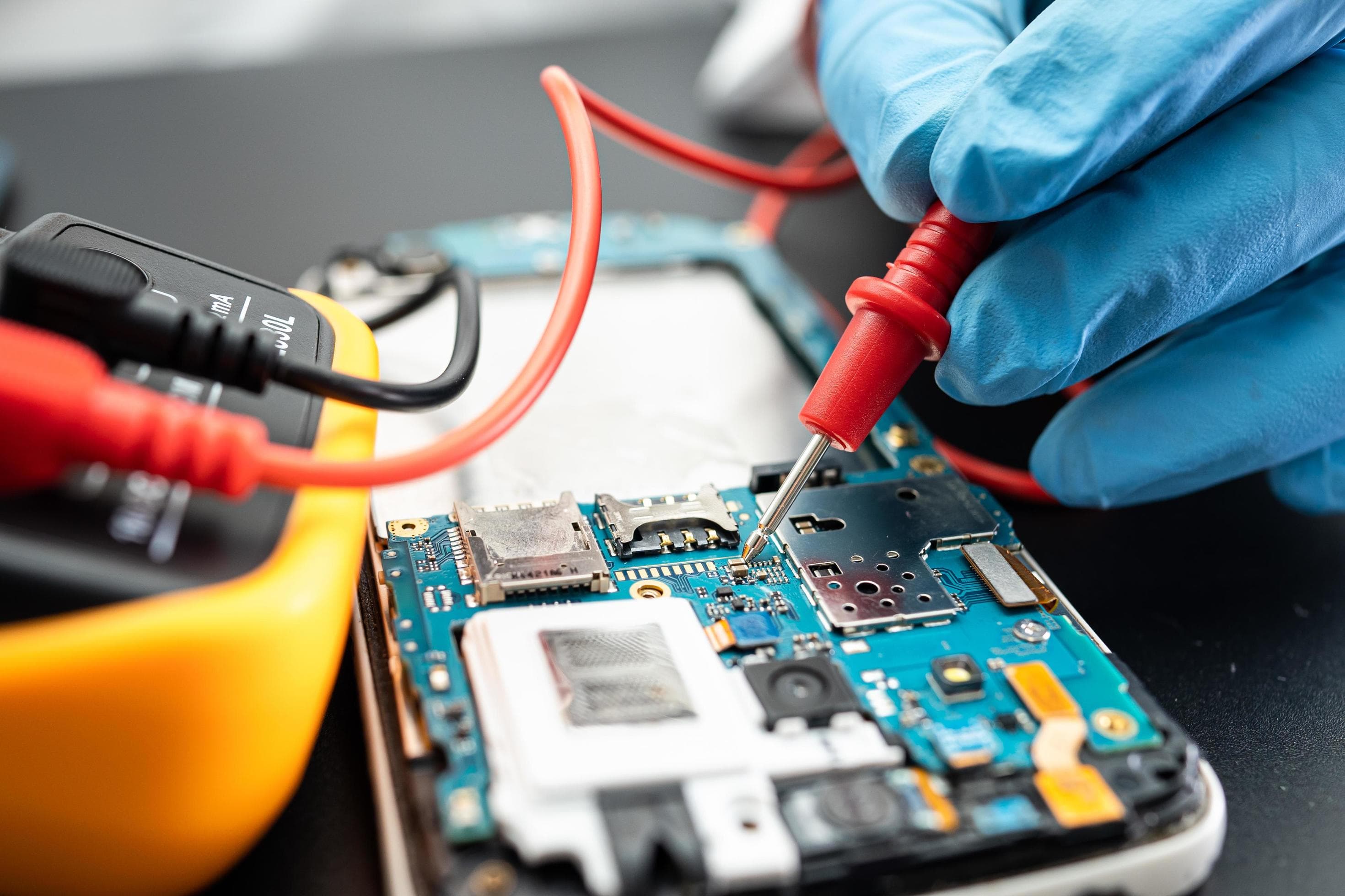 Mobile Repair Edinburgh — Why Local Beats National Chains